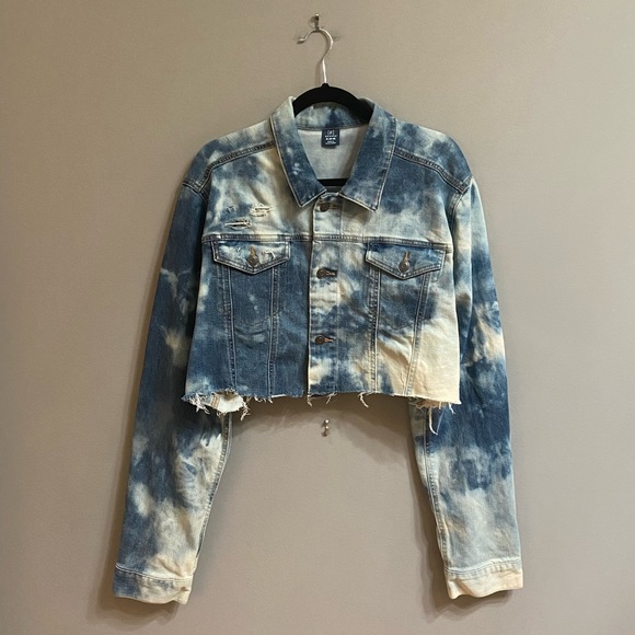 Custom Hand Painted Michigan State Denim Jacket, Size XL - Picture 4 of 14